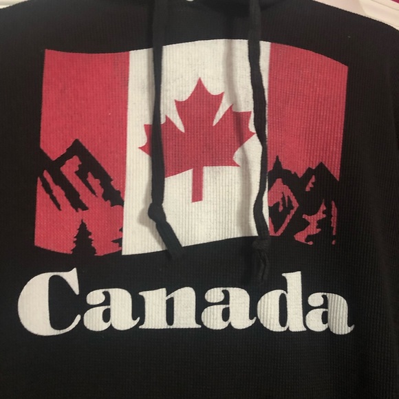 Canada Thermal Sweatshirt Disney Epcot - Picture 2 of 5